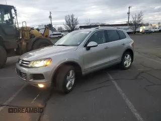 2012 Volkswagen Touareg с VIN WVGFG9BPXCD004442, выставлен на аукционе Copart как лот 41466935 с пробегом 98 956 миль миль и Чистый • Clean title. История ставок и продаж доступна на DreamBid. Изображение 1.