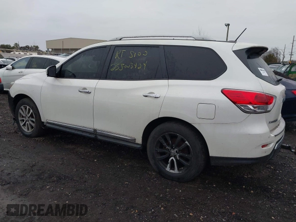 2016 Nissan Pathfinder Platinum with VIN 5N1AR2MM0GC618975, listed as a IAAI auction lot 41961002 with Not Provided miles. Bid and sale history available at carsss.com. Image 3.