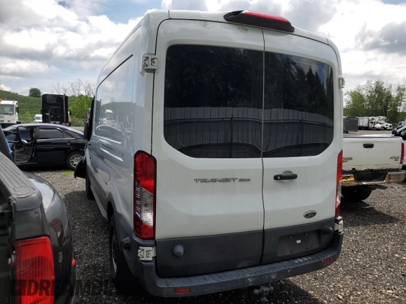 2018 Ford Transit z VIN 1FTYR2CMXJKA85664, wystawiony jako Copart lot #62708365 z przebiegiem Nie podano mil oraz Szkoda całkowita • Salvage title. Historia ofert i sprzedaży dostępna na DreamBid. Obrazek 2.