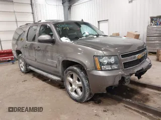 2013 Chevrolet Suburban LT with VIN 1GNSKJE76DR375916, listed as a IAAI auction lot 41588724 with 281,808 mi miles. Bid and sale history available at carsss.com. Image 1.