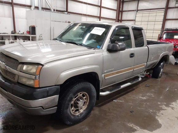 2003 Chevrolet Silverado 2500HD LS with VIN 1GCHK29U73E325301, listed as a IAAI auction lot 41565633 with NaN miles. Bid and sale history available at carsss.com. Image 2.