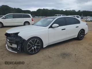 2024 BMW 7 Series 760i xDrive z VIN WBA33EJ09RCP10880, wystawiony jako Copart lot #69493304 z przebiegiem 2 203 mil mil oraz Szkoda całkowita • Salvage title. Historia ofert i sprzedaży dostępna na DreamBid. Obrazek 1.