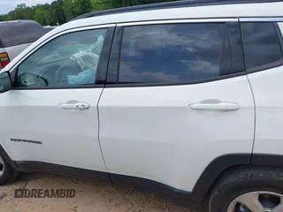 2018 Jeep Compass Latitude with VIN 3C4NJCBB6JT286573, listed as a IAAI auction lot 42302783 with 30,124 mi miles and . Bid and sale history available at DreamBid. Image 14.