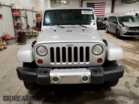 2008 Jeep Wrangler Unlimited Sahara z VIN 1J4GA59168L551767, wystawiony jako Copart lot #49809985 z przebiegiem 151 176 mil mil oraz Nie do naprawy • Non repairable. Historia ofert i sprzedaży dostępna na DreamBid. Obrazek 5.