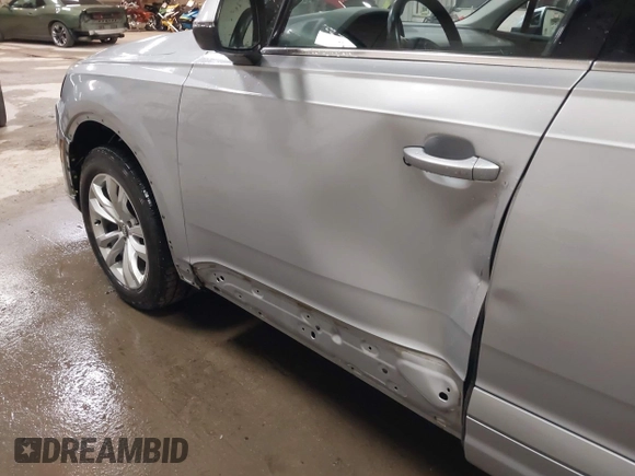 2017 Audi Q7 Premium Plus with VIN WA1LAAF79HD039429, listed as a IAAI auction lot 42194231 with 147,509 mi miles and . Bid and sale history available at DreamBid. Image 6.