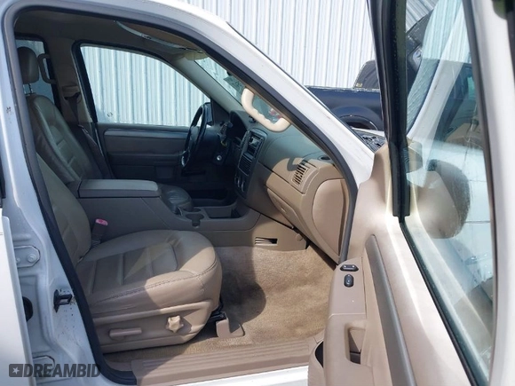 2003 Ford Explorer XLT with VIN 1FMZU73K03UC77886, listed as a IAAI auction lot 41767547 with 288,001 mi miles. Bid and sale history available at carsss.com. Image 5.