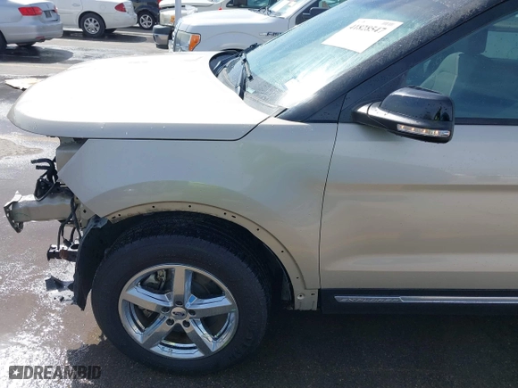 2017 Ford Explorer XLT with VIN 1FM5K8D81HGD05245, listed as a IAAI auction lot 41828547 with 104,881 mi miles. Bid and sale history available at carsss.com. Image 18.