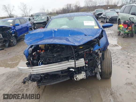 2015 Chrysler 200 C with VIN 1C3CCCCB8FN631839, listed as a IAAI auction lot 42001902 with 84,239 mi miles. Bid and sale history available at carsss.com. Image 13.