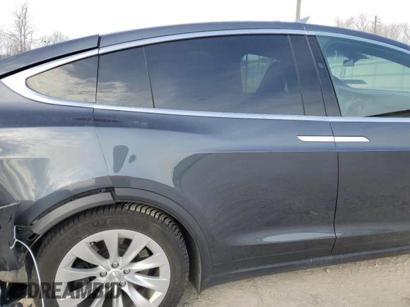 2020 Tesla Model X Long Range with VIN 5YJXCBE21LF263048, listed as a Copart auction lot 47554495 with Not Provided miles and Salvage Title. Bid and sale history available at carsss.com. Image 11.