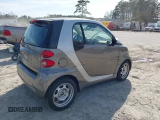 2012 Smart fortwo Pure z VIN WMEEJ3BA9CK557221, wystawiony jako IAAI lot #41828029 z przebiegiem 54 516 mil mil oraz . Historia ofert i sprzedaży dostępna na DreamBid. Obrazek 4.