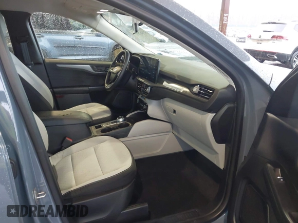 2024 Ford Escape Active with VIN 1FMCU9GNXRUA62577, listed as a IAAI auction lot 41807692 with 4,391 mi miles. Bid and sale history available at carsss.com. Image 5.