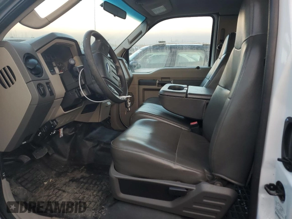 2010 Ford F-250 XL z VIN 1FTSX2B59AEA46522, wystawiony jako Copart lot #82400814 z przebiegiem 152 220 mil mil oraz Szkody całkowita. Historia ofert i sprzedaży dostępna na DreamBid. Obrazek 7.