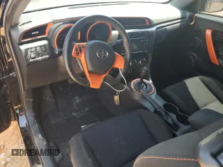2015 Scion tC z VIN JTKJF5C79FJ006996, wystawiony jako Copart lot #53114425 z przebiegiem 91 647 mil mil oraz Szkoda całkowita • Salvage title. Historia ofert i sprzedaży dostępna na DreamBid. Obrazek 8.