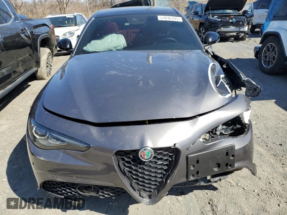 2022 Alfa Romeo Giulia Veloce z VIN ZARFANBN0N7659259, wystawiony jako Copart lot #51036795 z przebiegiem 13 636 mil mil oraz Szkody całkowita. Historia ofert i sprzedaży dostępna na DreamBid. Obrazek 5.