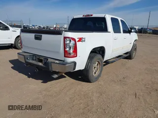 2007 GMC Sierra 1500 with VIN 3GTEK13Y17G517689, listed as a IAAI auction lot 41996422 with 209,240 mi miles and . Bid and sale history available at DreamBid. Image 4.