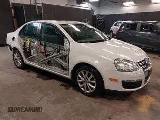 2010 Volkswagen Jetta SE с VIN 3VWRZ7AJ0AM162980, выставлен на аукционе IAAI как лот 42275941 с пробегом 88 142 миль миль и . История ставок и продаж доступна на DreamBid. Изображение 1.