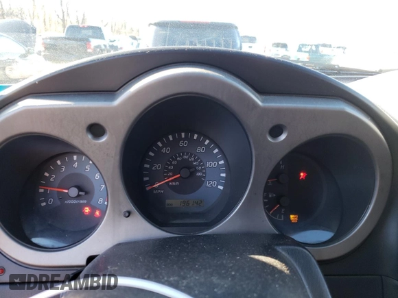 2002 Nissan Frontier SC z VIN 1N6MD29Y62C364903, wystawiony jako Copart lot #81929574 z przebiegiem 196 142 mil mil oraz Czysty tytuł • Clean title. Historia ofert i sprzedaży dostępna na DreamBid. Obrazek 9.