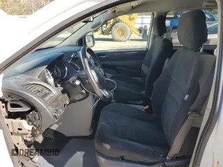 2017 Dodge Grand Caravan SE z VIN 2C4RDGBG5HR646618, wystawiony jako Copart lot #48858365 z przebiegiem 176 304 mil mil oraz Tytuł czysty. Historia ofert i sprzedaży dostępna na DreamBid. Obrazek 7.