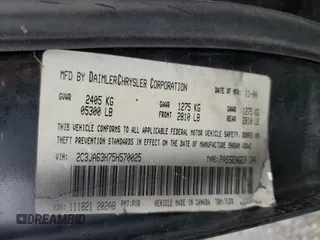 2005 Chrysler 300 C z VIN 2C3JA63H75H570025, wystawiony jako Copart lot #57563115 z przebiegiem 82 181 mil mil oraz Szkoda całkowita • Salvage title. Historia ofert i sprzedaży dostępna na DreamBid. Obrazek 13.