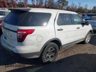 2013 Ford Police Interceptor Utility z VIN 1FM5K8AR1DGC20753, wystawiony jako IAAI lot #40718640 z przebiegiem Nie podano mil oraz . Historia ofert i sprzedaży dostępna na DreamBid. Obrazek 4.