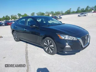 2022 Nissan Altima SV with VIN 1N4BL4DV8NN411322, listed as a IAAI auction lot 42149956 with 61,235 mi miles and . Bid and sale history available at carsss.com. Image 1.