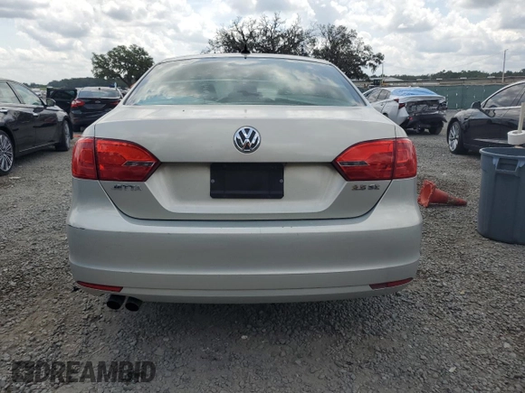 2011 Volkswagen Jetta SE z VIN 3VWDX7AJ0BM319621, wystawiony jako Copart lot #58808615 z przebiegiem 65 829 mil mil oraz Szkoda całkowita • Salvage title. Historia ofert i sprzedaży dostępna na DreamBid. Obrazek 6.