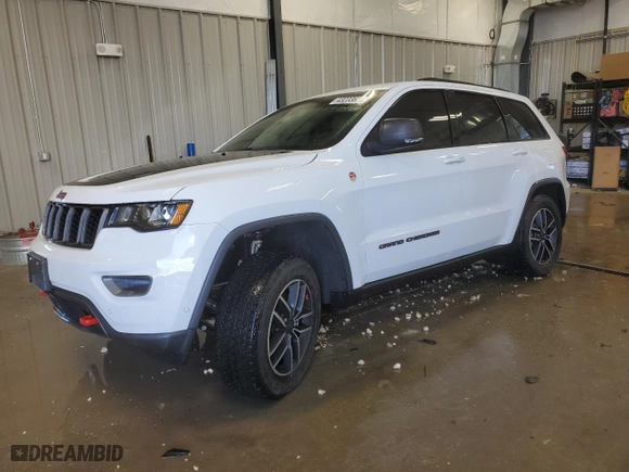 2019 Jeep Grand Cherokee Trailhawk with VIN 1C4RJFLGXKC695377, listed as a Copart auction lot 43233835 with 44,477 mi miles and Salvage Title. Bid and sale history available at carsss.com. Image 1.