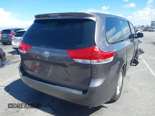 2011 Toyota Sienna with VIN 5TDZK3DC0BS078642, listed as a IAAI auction lot 41802147 with 263,309 mi miles. Bid and sale history available at carsss.com. Image 4.