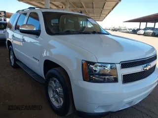 2009 Chevrolet Tahoe 2LT z VIN 1GNEC23369R214229, wystawiony jako IAAI lot #42229827 z przebiegiem 142 241 mil mil oraz . Historia ofert i sprzedaży dostępna na DreamBid. Obrazek 1.