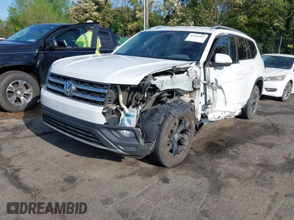 2018 Volkswagen Atlas SE with VIN 1V2CR2CAXJC548220, listed as a IAAI auction lot 41983957 with 118,371 mi miles and . Bid and sale history available at DreamBid. Image 17.