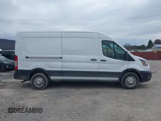 2020 Ford Transit Cargo z VIN 1FTBR2C86LKB45614, wystawiony jako IAAI lot #41665561 z przebiegiem 50 727 mil mil oraz . Historia ofert i sprzedaży dostępna na DreamBid. Obrazek 13.