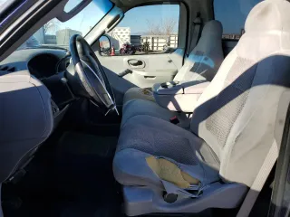 2004 Ford F-150 XL z VIN 2FTRF07274CA23500, wystawiony jako Copart lot #88761275 z przebiegiem 257 573 mil mil oraz Szkoda całkowita • Salvage title. Historia ofert i sprzedaży dostępna na DreamBid. Obrazek 7.