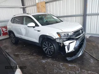 2023 Volkswagen Taos SE z VIN 3VVYX7B20PM318747, wystawiony jako IAAI lot #42085964 z przebiegiem 24 028 mil mil oraz . Historia ofert i sprzedaży dostępna na DreamBid. Obrazek 1.