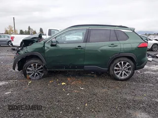 2023 Toyota Corolla Cross XLE z VIN 7MUDAABG2PV073950, wystawiony jako IAAI lot #40665833 z przebiegiem Nie podano mil oraz . Historia ofert i sprzedaży dostępna na DreamBid. Obrazek 14.