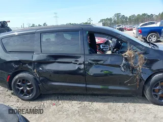 2019 Chrysler Pacifica Limited 35th Anniversary with VIN 2C4RC1GG3KR617683, listed as a IAAI auction lot 41661949 with 79,779 mi miles and . Bid and sale history available at DreamBid. Image 6.
