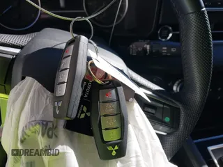 2023 Mitsubishi Outlander SE z VIN JA4J4UA8XPZ056578, wystawiony jako IAAI lot #41735091 z przebiegiem 20 801 mil mil oraz . Historia ofert i sprzedaży dostępna na DreamBid. Obrazek 11.