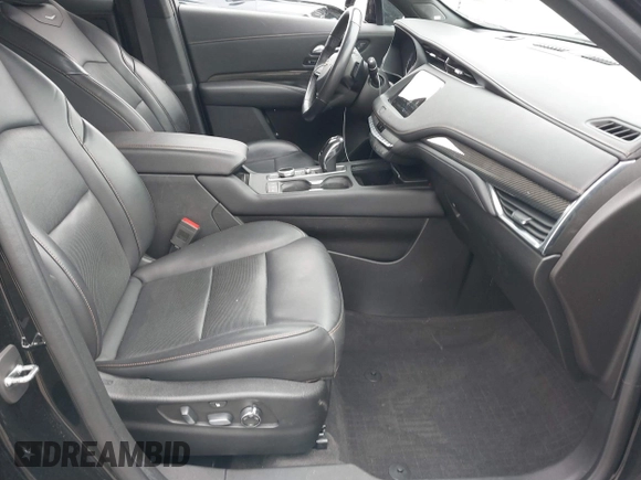 2019 Cadillac XT4 FWD Sport z VIN 1GYFZER49KF178096, wystawiony jako IAAI lot #41611247 z przebiegiem 37 971 mil mil oraz . Historia ofert i sprzedaży dostępna na DreamBid. Obrazek 5.