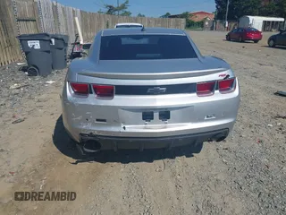 2011 Chevrolet Camaro 2LT z VIN 2G1FG1ED0B9203589, wystawiony jako IAAI lot #42200667 z przebiegiem 161 238 mil mil oraz . Historia ofert i sprzedaży dostępna na DreamBid. Obrazek 6.