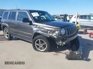 2016 Jeep Patriot Latitude z VIN 1C4NJPFB5GD577081, wystawiony jako IAAI lot #41709964 z przebiegiem 150 634 mil mil oraz . Historia ofert i sprzedaży dostępna na DreamBid. Obrazek 1.