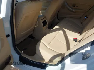 2016 BMW 3 Series 320i z VIN WBA8A9C51GK617592, wystawiony jako IAAI lot #41550528 z przebiegiem Nie podano mil oraz . Historia ofert i sprzedaży dostępna na DreamBid. Obrazek 8.