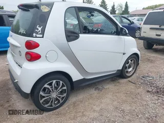 2014 Smart fortwo Pure with VIN WMEEJ3BA5EK749285, listed as a IAAI auction lot 42231893 with 119,507 mi miles and . Bid and sale history available at DreamBid. Image 4.
