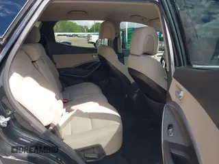 2017 Hyundai Santa Fe 2.4L z VIN 5NMZU3LB5HH043545, wystawiony jako IAAI lot #42244550 z przebiegiem 84 464 mil mil oraz . Historia ofert i sprzedaży dostępna na DreamBid. Obrazek 8.