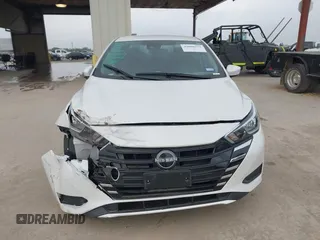 2023 Nissan Versa SV z VIN 3N1CN8EV9PL838576, wystawiony jako IAAI lot #42080373 z przebiegiem 28 542 mil mil oraz . Historia ofert i sprzedaży dostępna na DreamBid. Obrazek 12.
