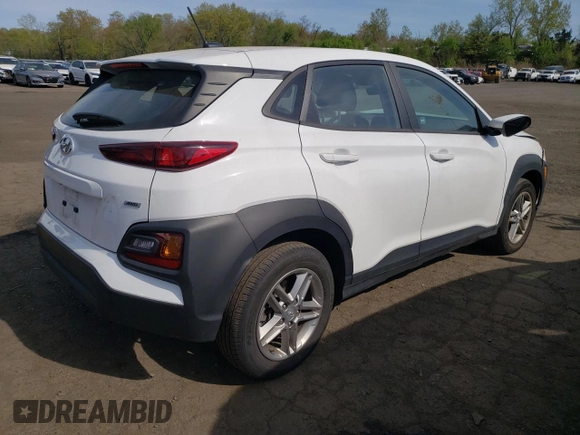 2021 Hyundai Kona SE z VIN KM8K1CAAXMU746447, wystawiony jako Copart lot #55303085 z przebiegiem 26 726 mil mil oraz Szkody całkowita. Historia ofert i sprzedaży dostępna na DreamBid. Obrazek 3.