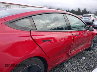 2022 Tesla Model 3 z VIN 5YJ3E1EA2NF133745, wystawiony jako IAAI lot #41625050 z przebiegiem 9 438 mil mil oraz . Historia ofert i sprzedaży dostępna na DreamBid. Obrazek 13.