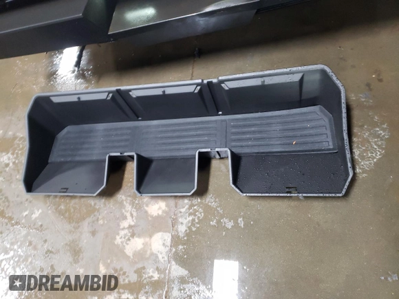 2024 Tesla Cybertruck с VIN 7G2CEHED2RA025693, выставлен на аукционе Copart как лот 45351295 с пробегом 11 786 миль миль и Списание • Salvage title. История ставок и продаж доступна на DreamBid. Изображение 12.