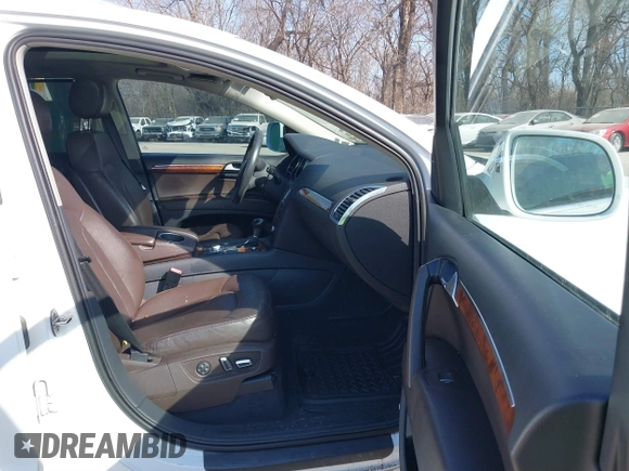 2014 Audi Q7 3.0L TDI Prestige with VIN WA1VMAFE2ED013300, listed as a IAAI auction lot 41801591 with 164,514 mi miles. Bid and sale history available at carsss.com. Image 5.