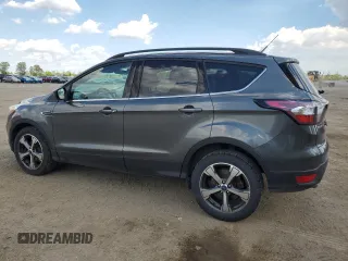 2017 Ford Escape SE z VIN 1FMCU0GD5HUA67154, wystawiony jako Copart lot #58474105 z przebiegiem 129 896 mil mil oraz Czysty tytuł • Clean title. Historia ofert i sprzedaży dostępna na DreamBid. Obrazek 2.