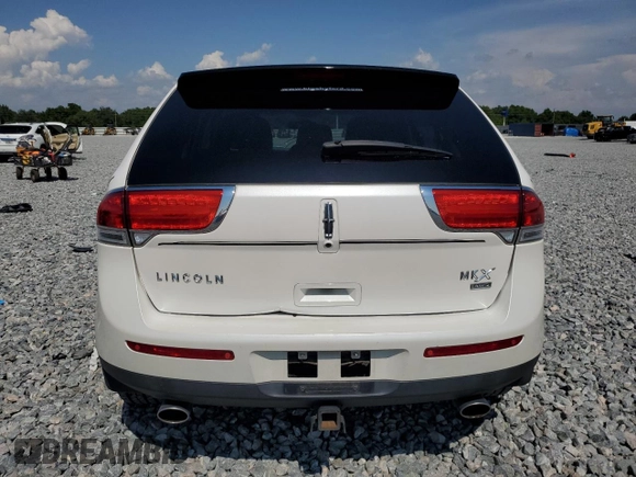 2011 Lincoln MKX z VIN 2LMDJ8JKXBBJ32276, wystawiony jako Copart lot #55921665 z przebiegiem 138 227 mil mil oraz Szkoda całkowita • Salvage title. Historia ofert i sprzedaży dostępna na DreamBid. Obrazek 6.