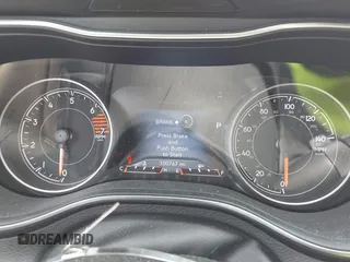 2020 Jeep Cherokee Limited z VIN 1C4PJLDB3LD614479, wystawiony jako IAAI lot #42363037 z przebiegiem 100 767 mil mil oraz . Historia ofert i sprzedaży dostępna na DreamBid. Obrazek 7.